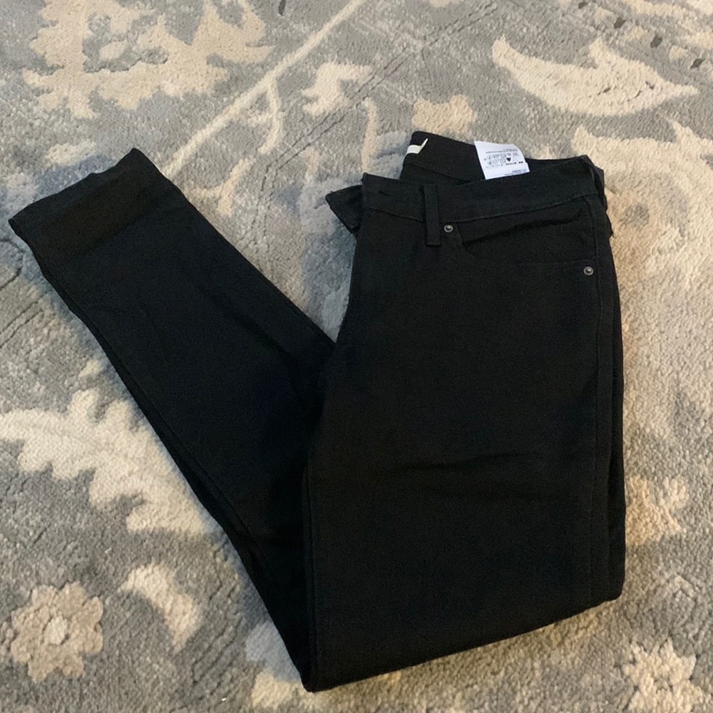 Levi’s 711 Skinny Jeans